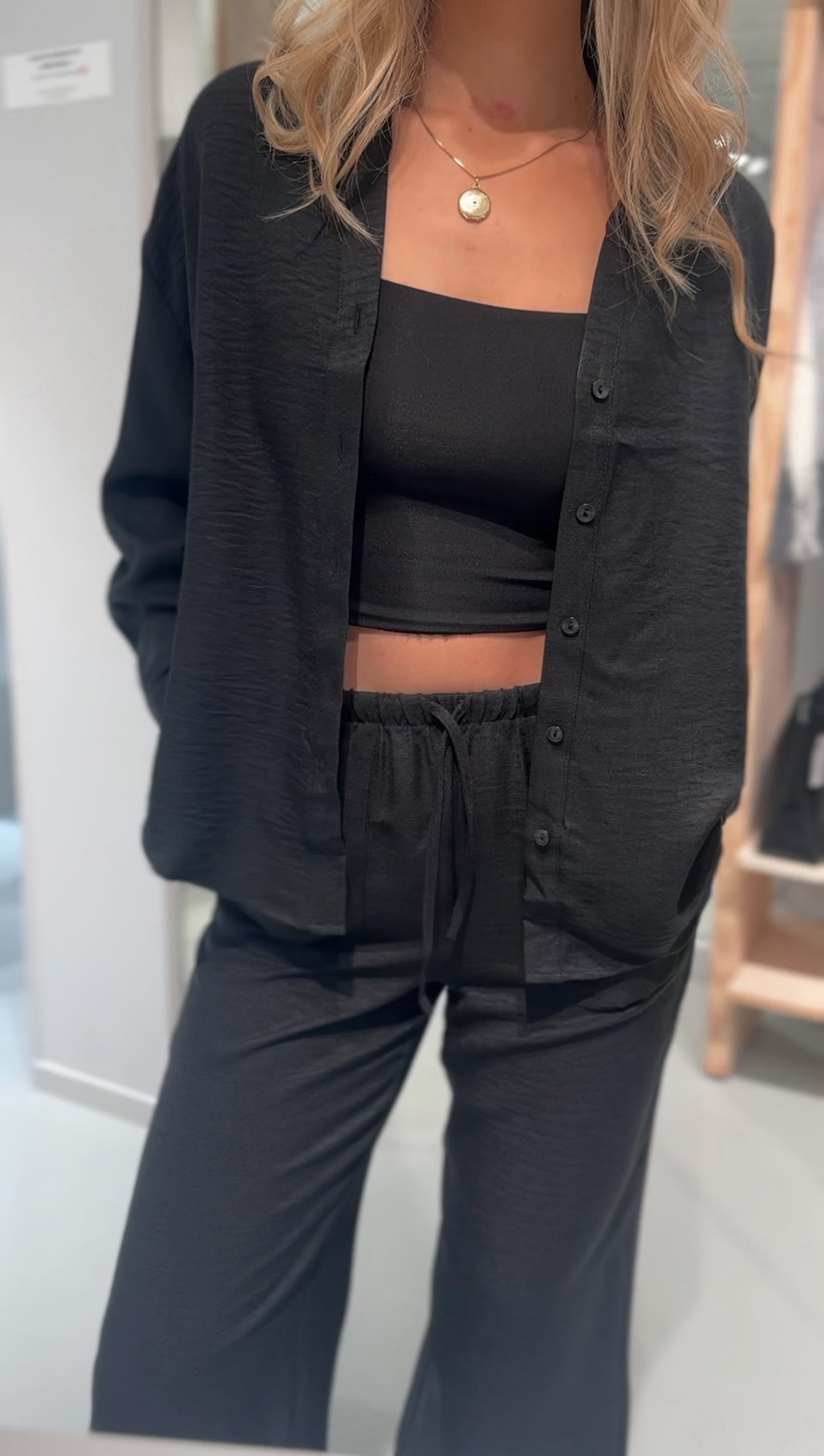 VMMELANEY Trousers - Black